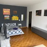 : Proche Lac, Onu Et Centre. Apartment