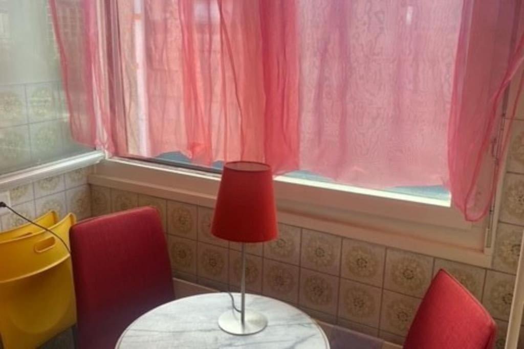 : Proche Lac, Onu Et Centre. *